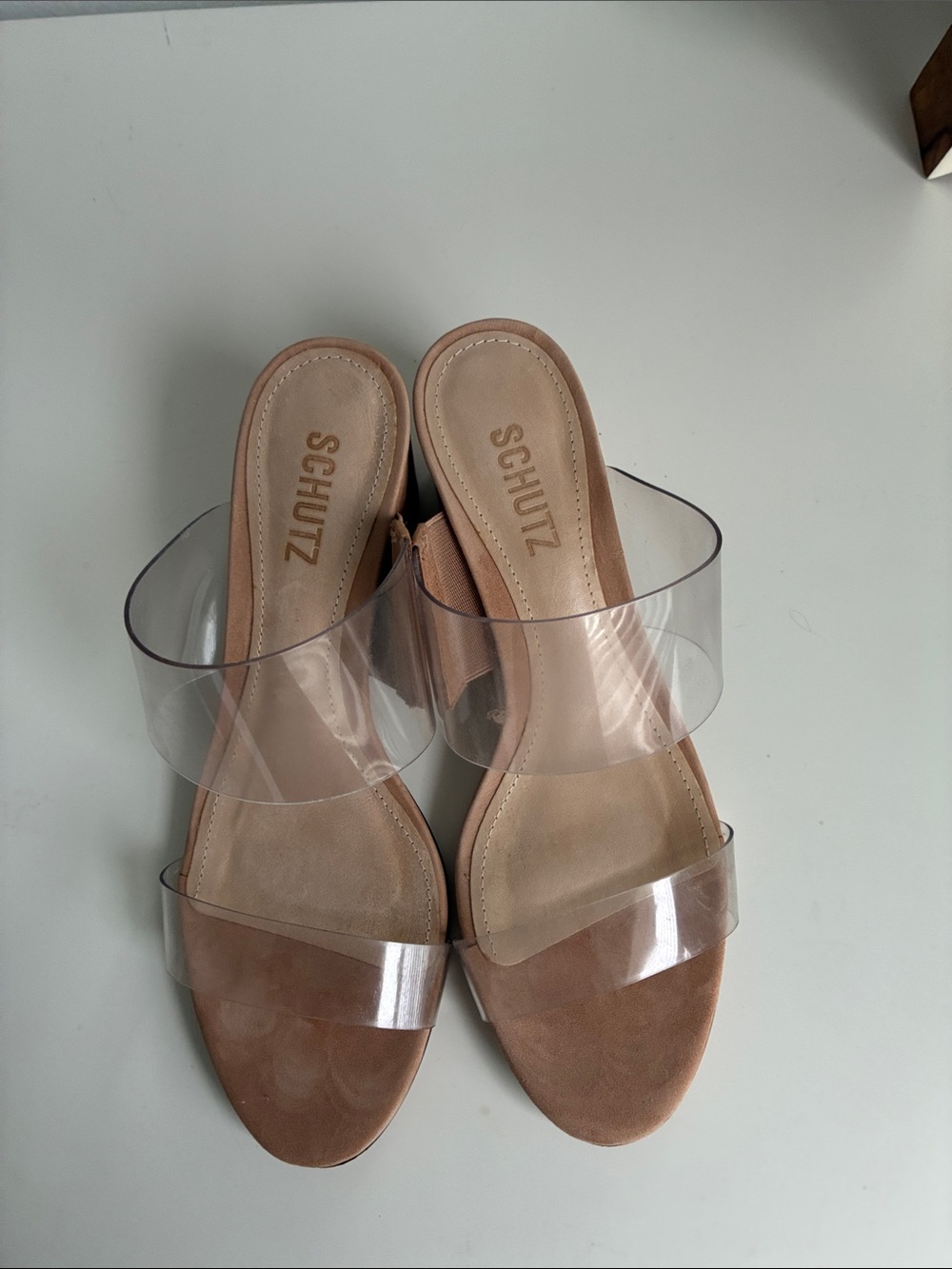 SCHUTZ Victorie Slides
Color: Honey Beige